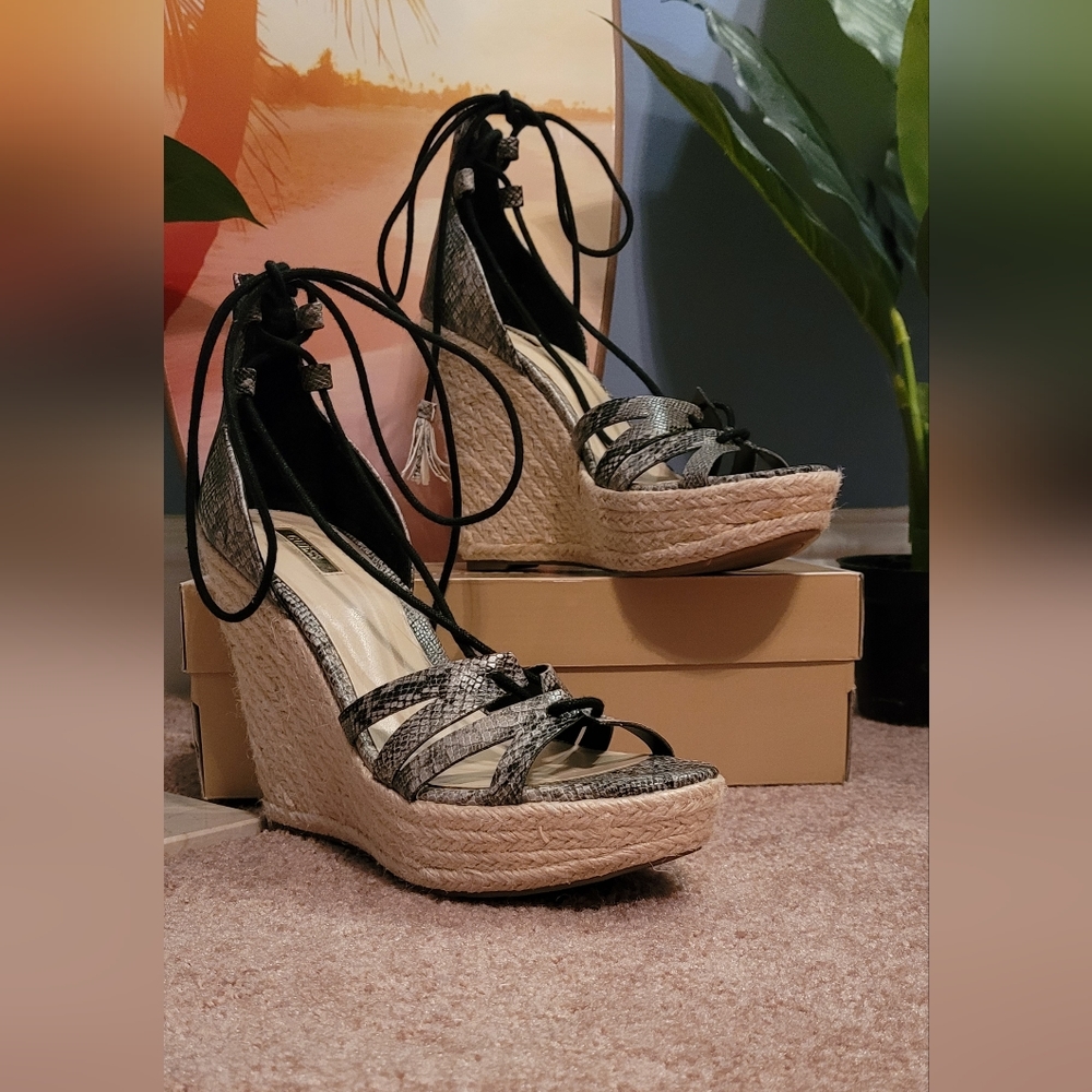 New without tag Guess size 10 snake skin print wedge espadrilles.